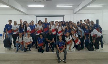 Escola estadual de Salvador promove oficina para preparar jovens para o primeiro emprego