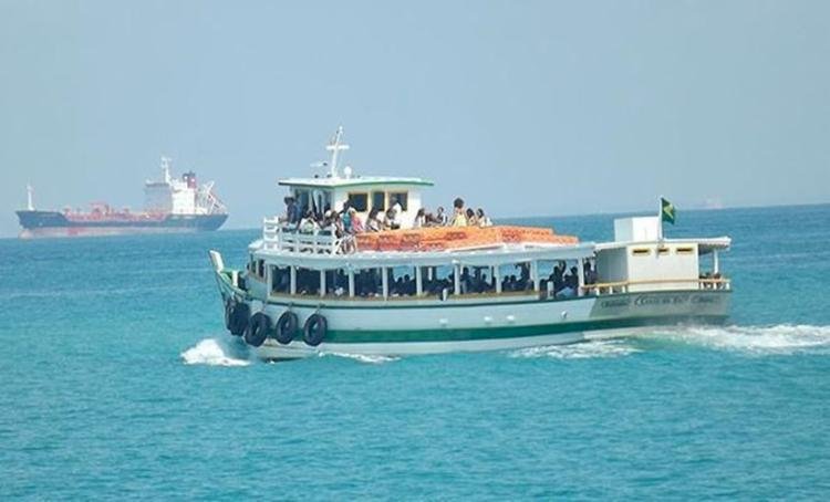 Travessia Salvador - Mar Grande opera com movimento tranquilo para véiculos e pedestres.