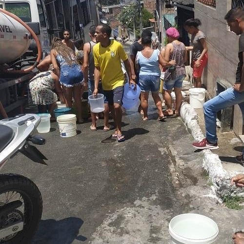 #Vocêreporter | Caminhão Pipa no Fim de Linha de Pau da Lima.