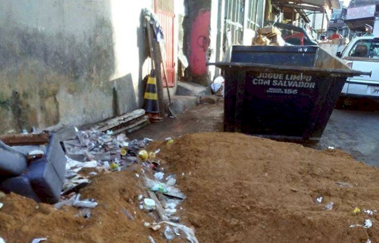 Moradores flagram entulho e lixo irresponsável em São Marcos.