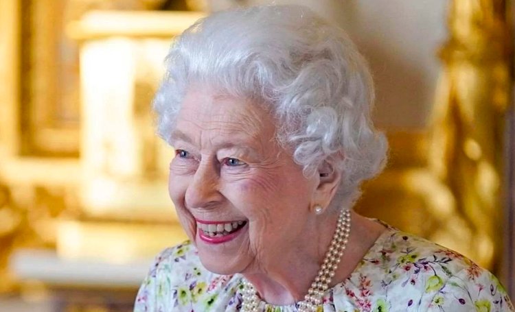 Rainha Elizabeth II, a monarca britânica mais longeva da história, morre aos 96 anos