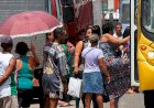 Cadê o resto do ponto de ônibus? Usuários de transporte público reclamam da falta de estrutura.