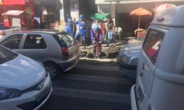 Flagrante de equipe da Embasa em São Marcos.