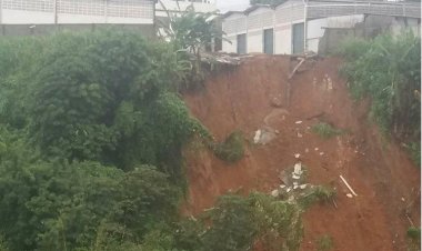 Moradores flagram novo deslizamento de terra perto do Maxxi Atacado.