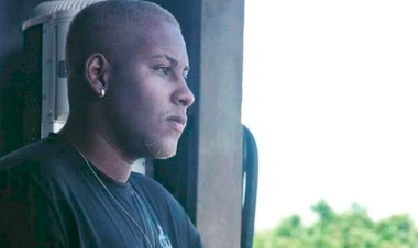 Gabriel, morador da Sussuarana é solto por liminar após ficar preso por 'engano' acusado de roubo de carro no Centro Administrativo.