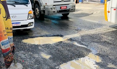 Descaso da Embasa destrói avenida em São Marcos e deixa moradores revoltados.