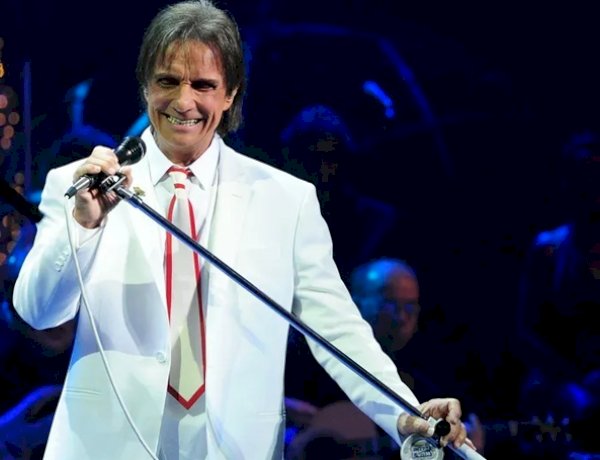 Roberto Carlos fará show gratuito em Salvador no dia 26 de dezembro, anuncia Bruno Reis.