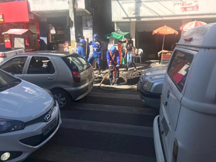Flagrante de equipe da Embasa em São Marcos.