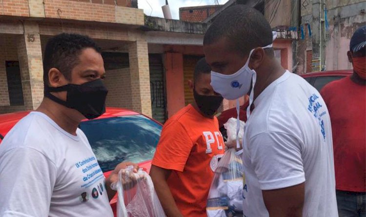 Prefeitura Bairro faz ação de distribuição de máscaras gratuitas.