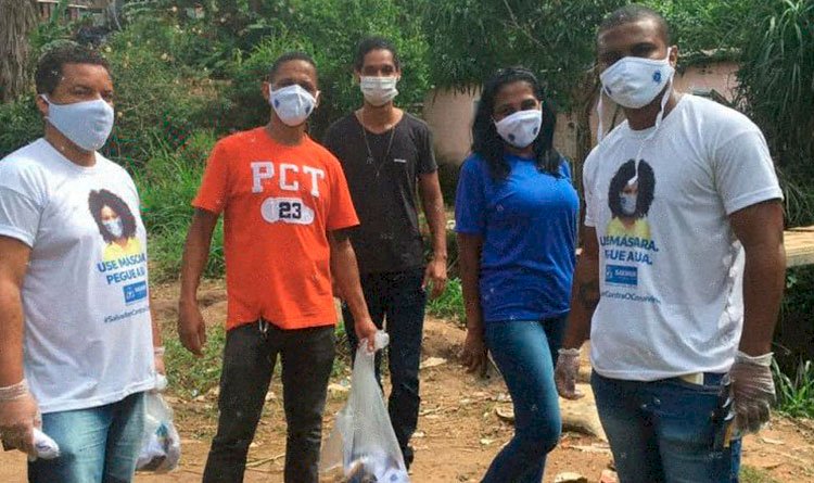Prefeitura Bairro faz ação de distribuição de máscaras gratuitas.