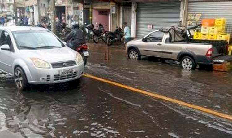 Após requalificação, veja como fica a Avenida Aliomar Baleeiro em dias de chuva!