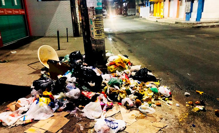 Lixo espalhado pelas ruas de São Marcos, Pau da Lima e Avenida São Rafael: Um problema que afeta a saúde e o visual do bairro.