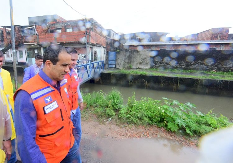 Bruno Reis vistoria áreas de risco no Subúrbio, autoriza obra na orla de Tubarão e anuncia mais 45 contenções de encosta
